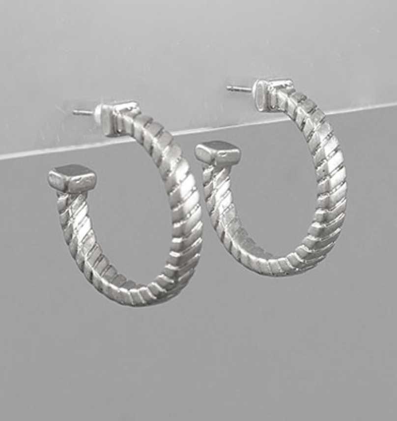 Willow Medium Hoop Earrings