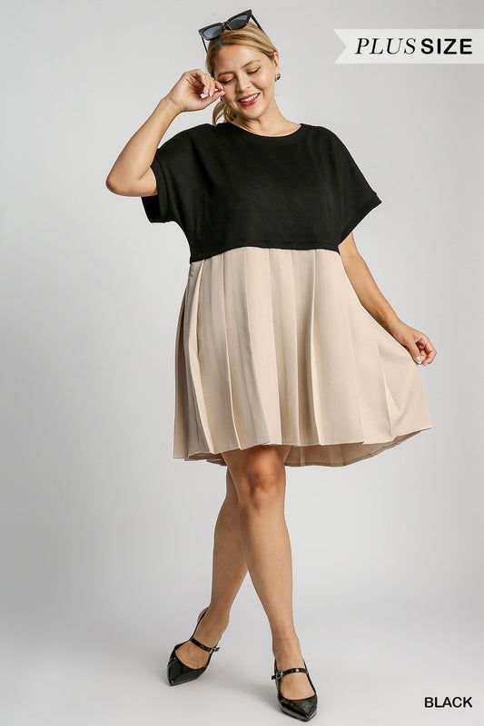 Classic Contrast Dress in Curvy