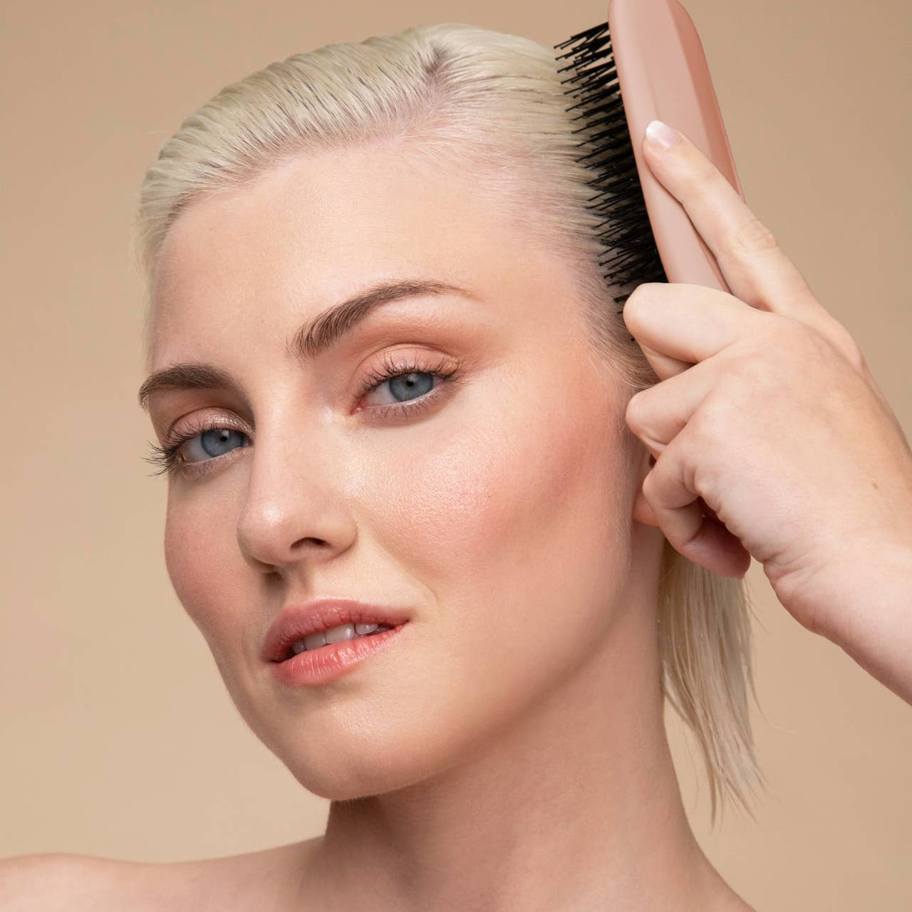 KITSCH - Scalp Renewal Brush in Terracotta - Shoppe3130