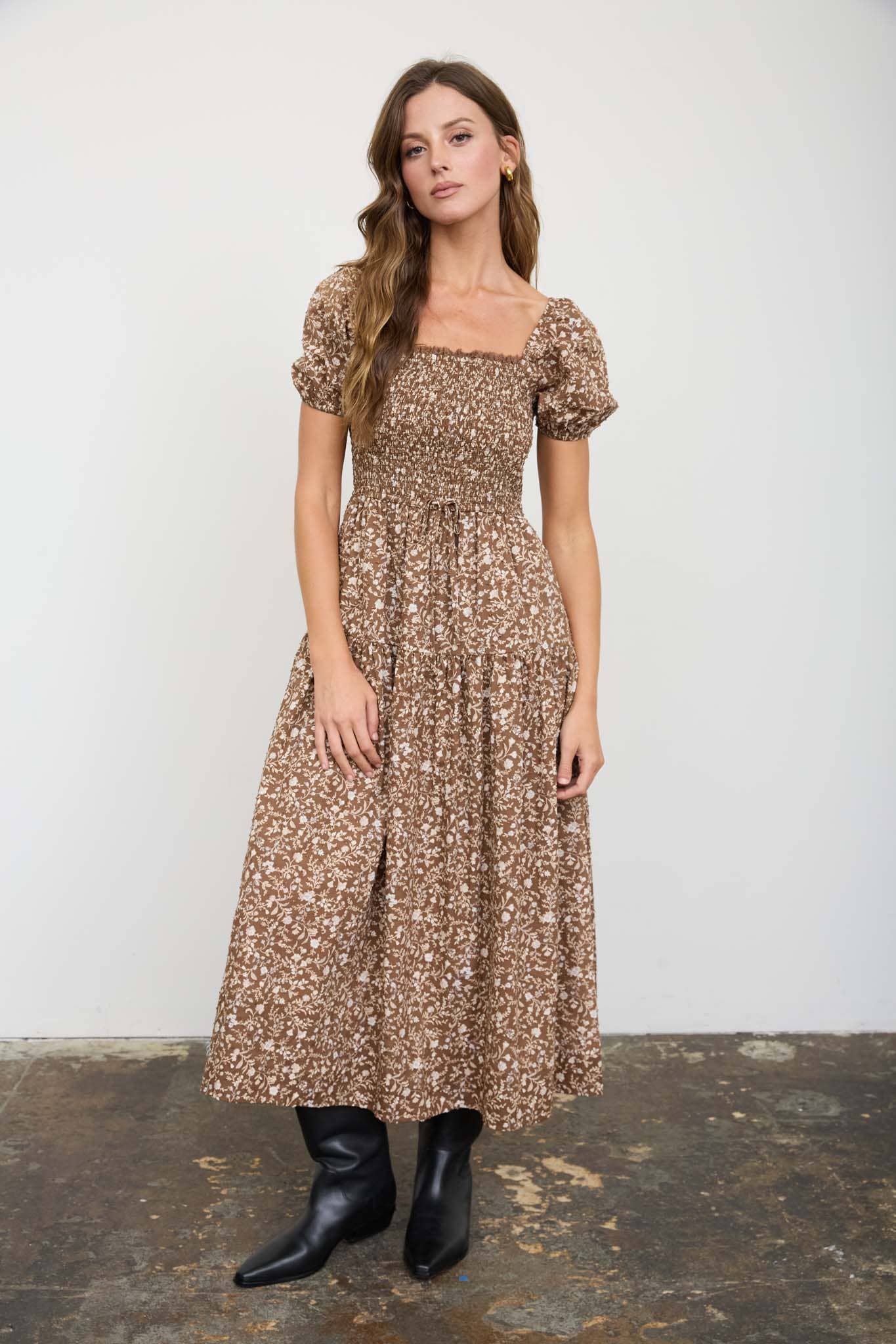 MINE - FLORAL SMOCKED SQUARE NECK PUFF SLEEVE MIDI DRESS: BROWN