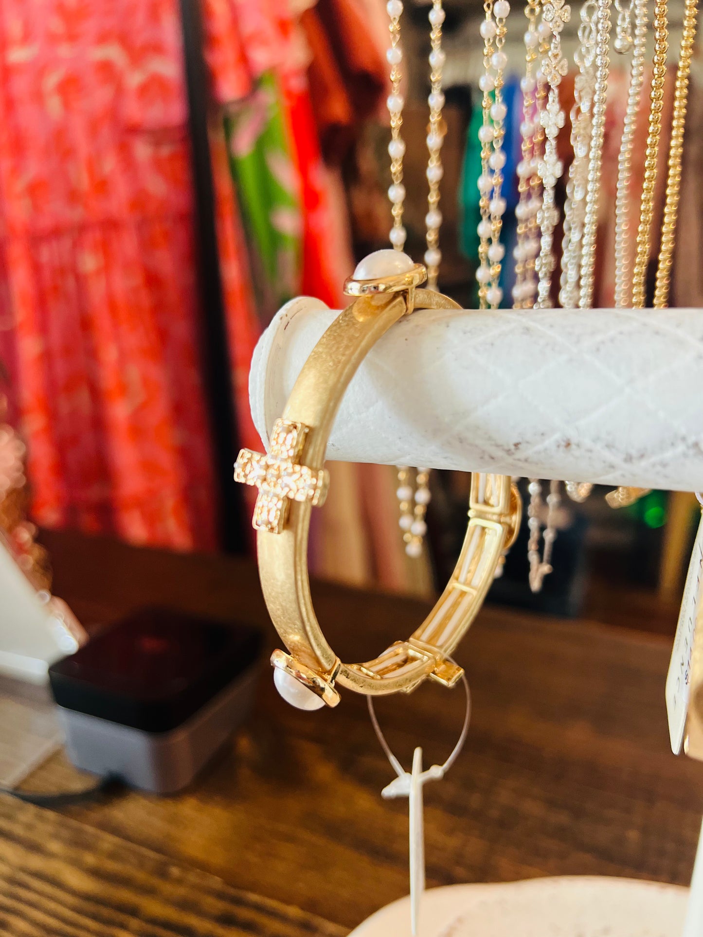 Heavenly Halo Pearl Cross Stretch Bracelet