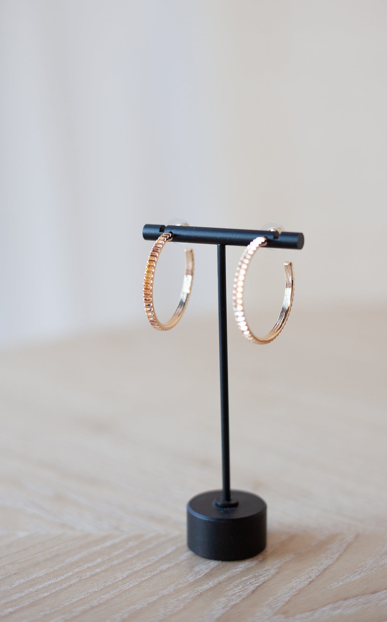 Lined Hoop Earrings 1 Inch - Shoppe3130