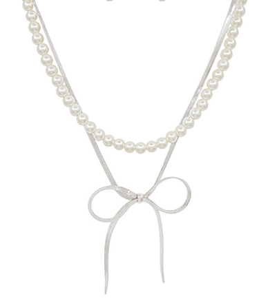 Faux Pearls and Bows Necklace