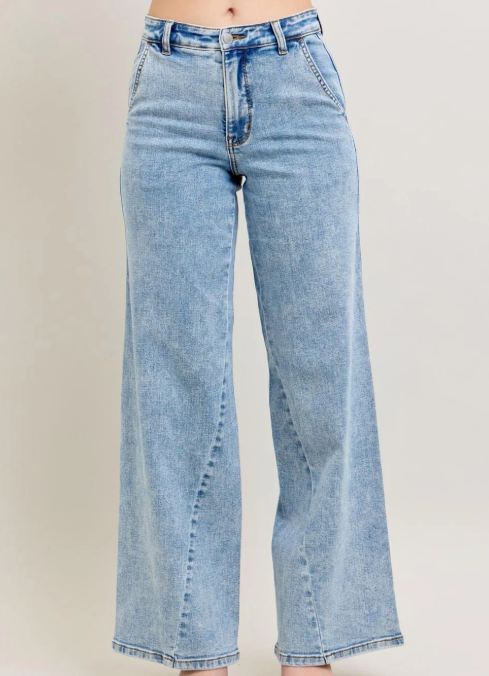 HW Stone Wash Retro Wide Fit w Skewed Inseam