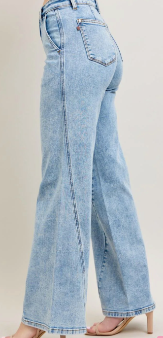 HW Stone Wash Retro Wide Fit w Skewed Inseam