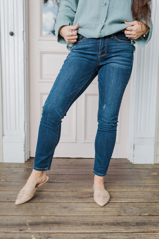 Mid Rise 27" Cropped Relax Skinny Judy Blue Denim